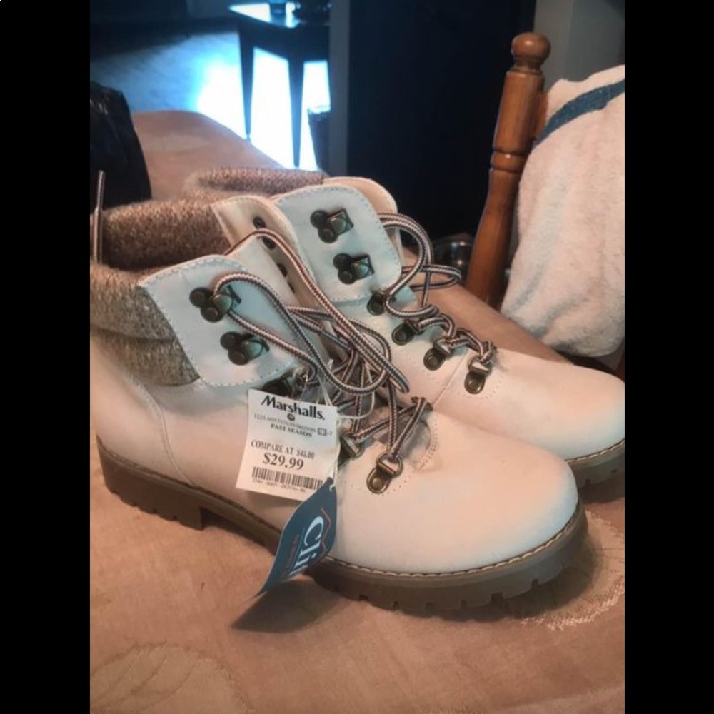 Cliffs (White Mountain) Boots NWT